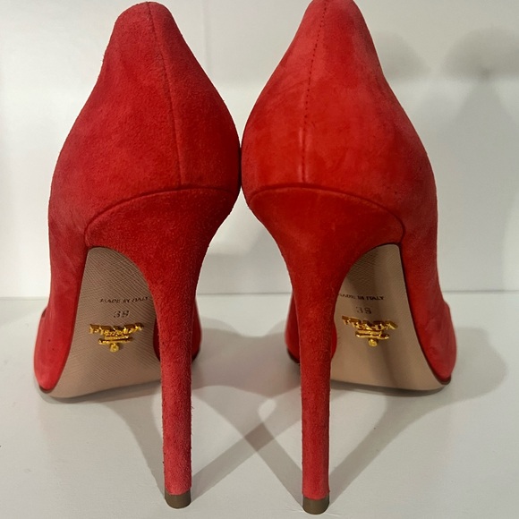 Never worn Prada Coral/Red Suede Pointed Toe Pump - Picture 4 of 9